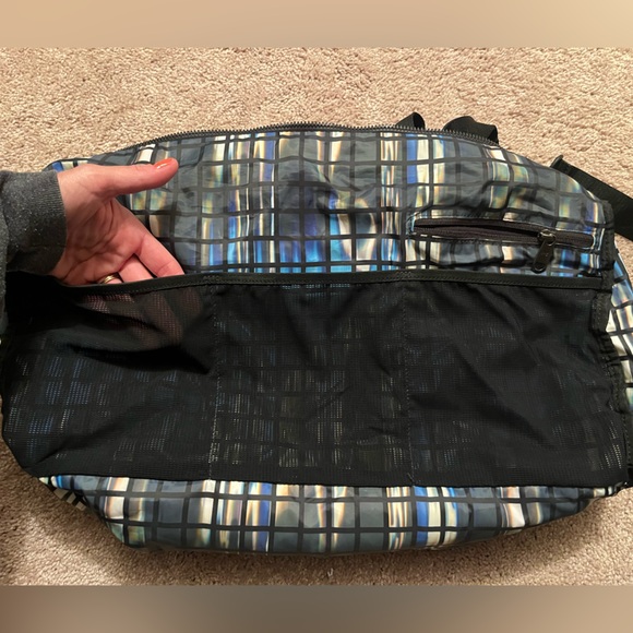 Under Armour This Is It Gym Weekend Duffel Bag - Picture 6 of 7